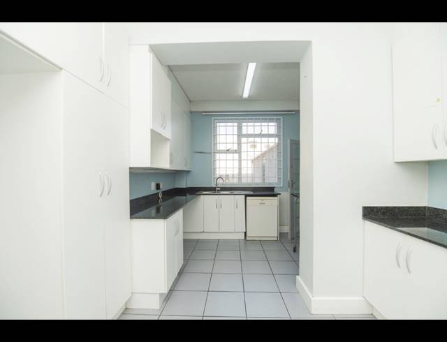 3 BEDROOM APARTMENT FOR SALE IN SUMMERSTRAND